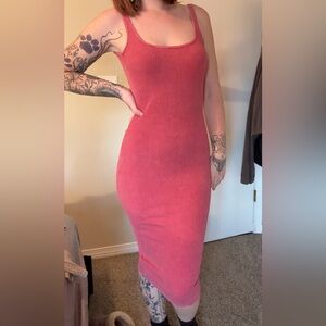 Elegant Pink Ribbed Dress